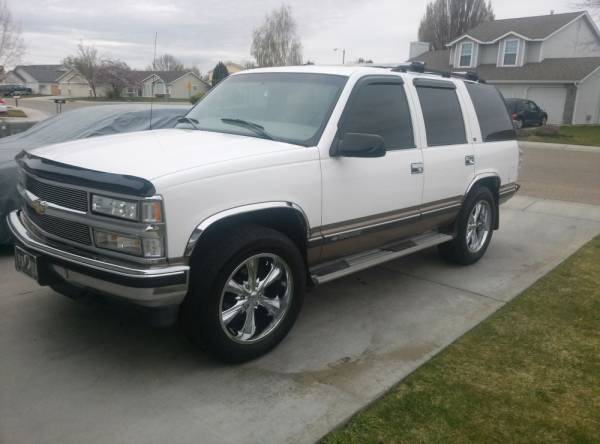 QAA - WZ32195 Molded Stainless Steel Wheel Well Fender Trim 4Pc 1992-1999 Chevrolet Tahoe QAA